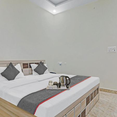 Townhouse P.S.Palace Near Amausi Metro Station Lucknow Buitenkant foto
