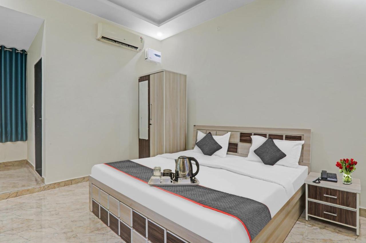 Townhouse P.S.Palace Near Amausi Metro Station Lucknow Buitenkant foto