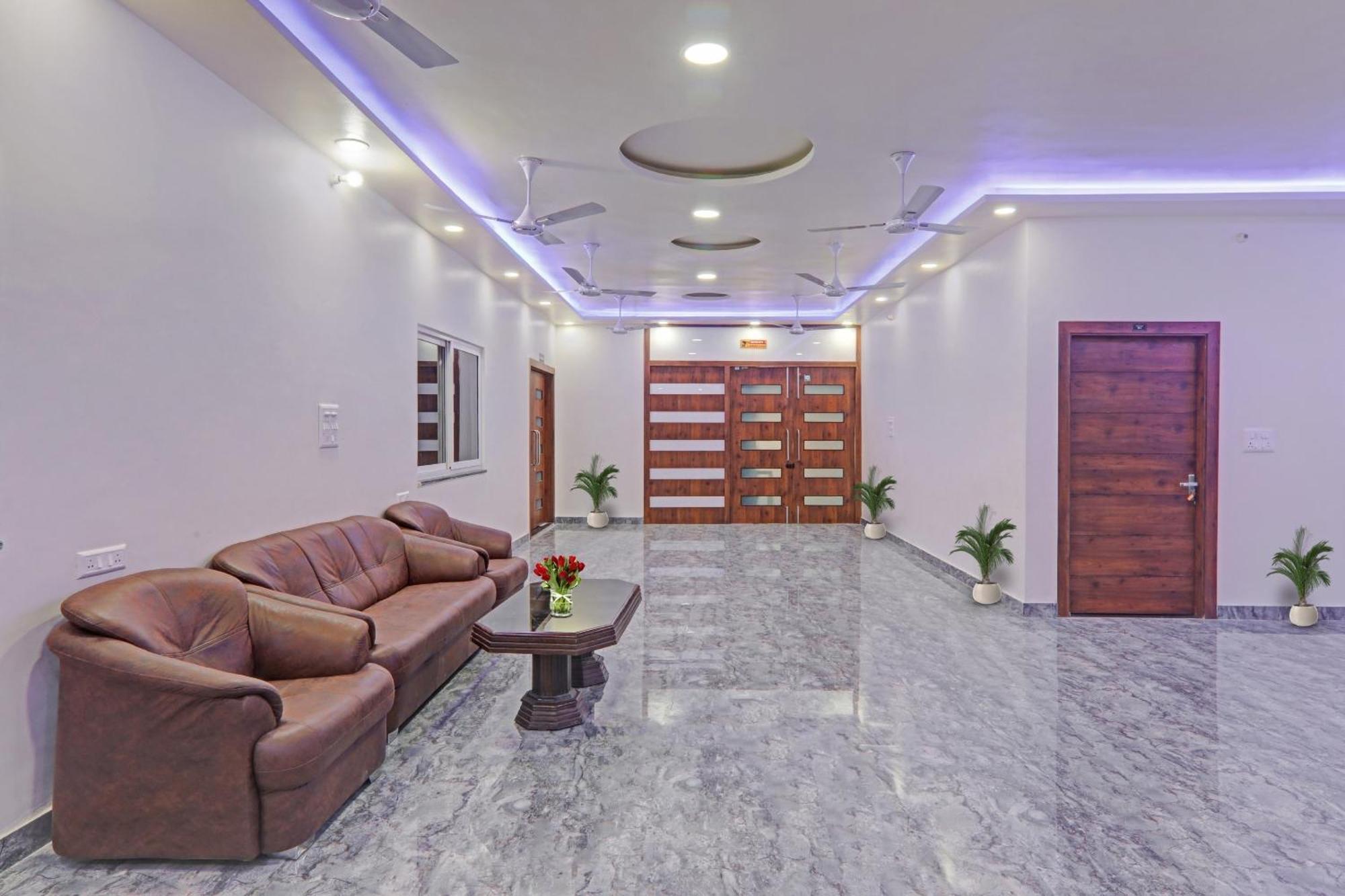 Townhouse P.S.Palace Near Amausi Metro Station Lucknow Buitenkant foto