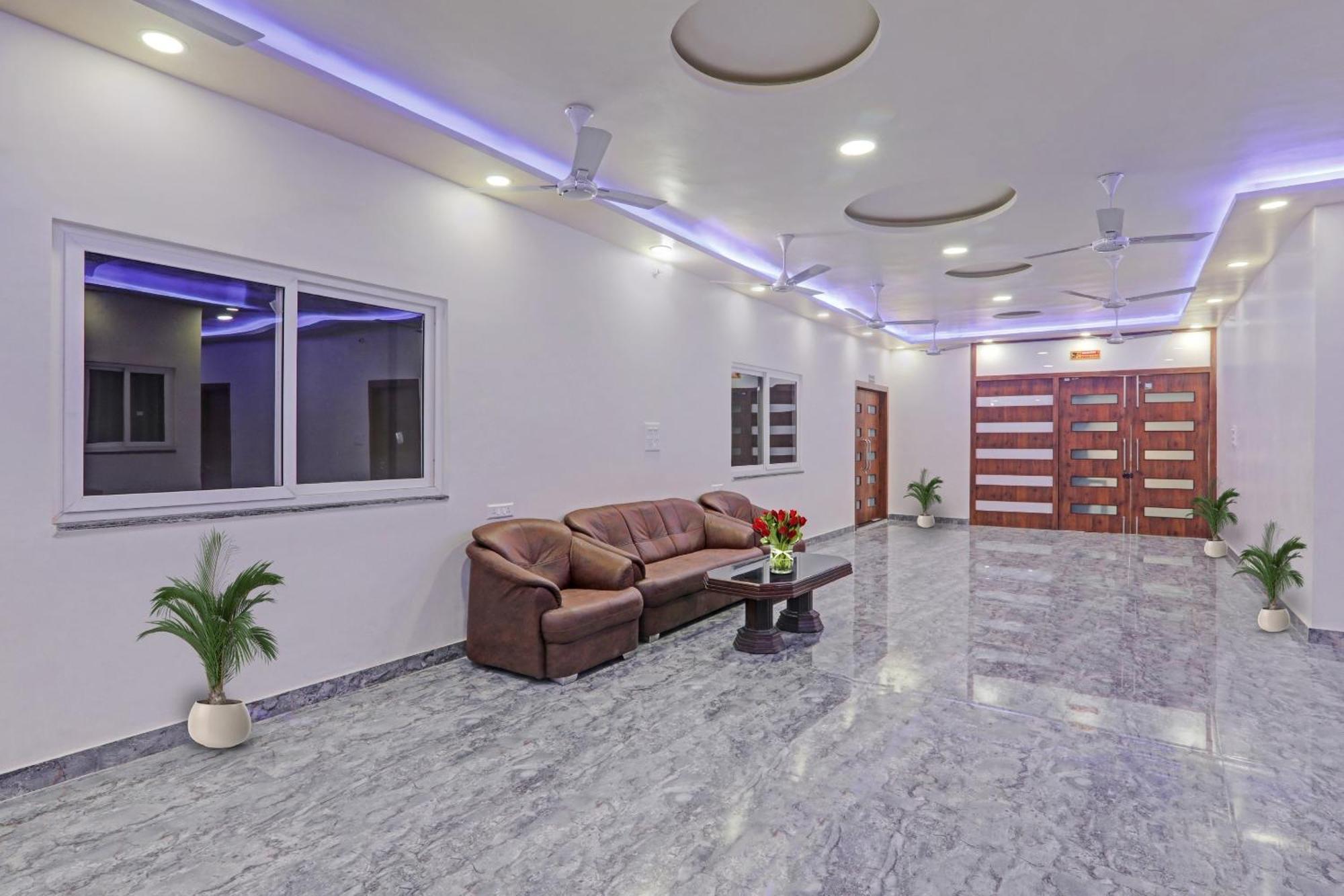 Townhouse P.S.Palace Near Amausi Metro Station Lucknow Buitenkant foto