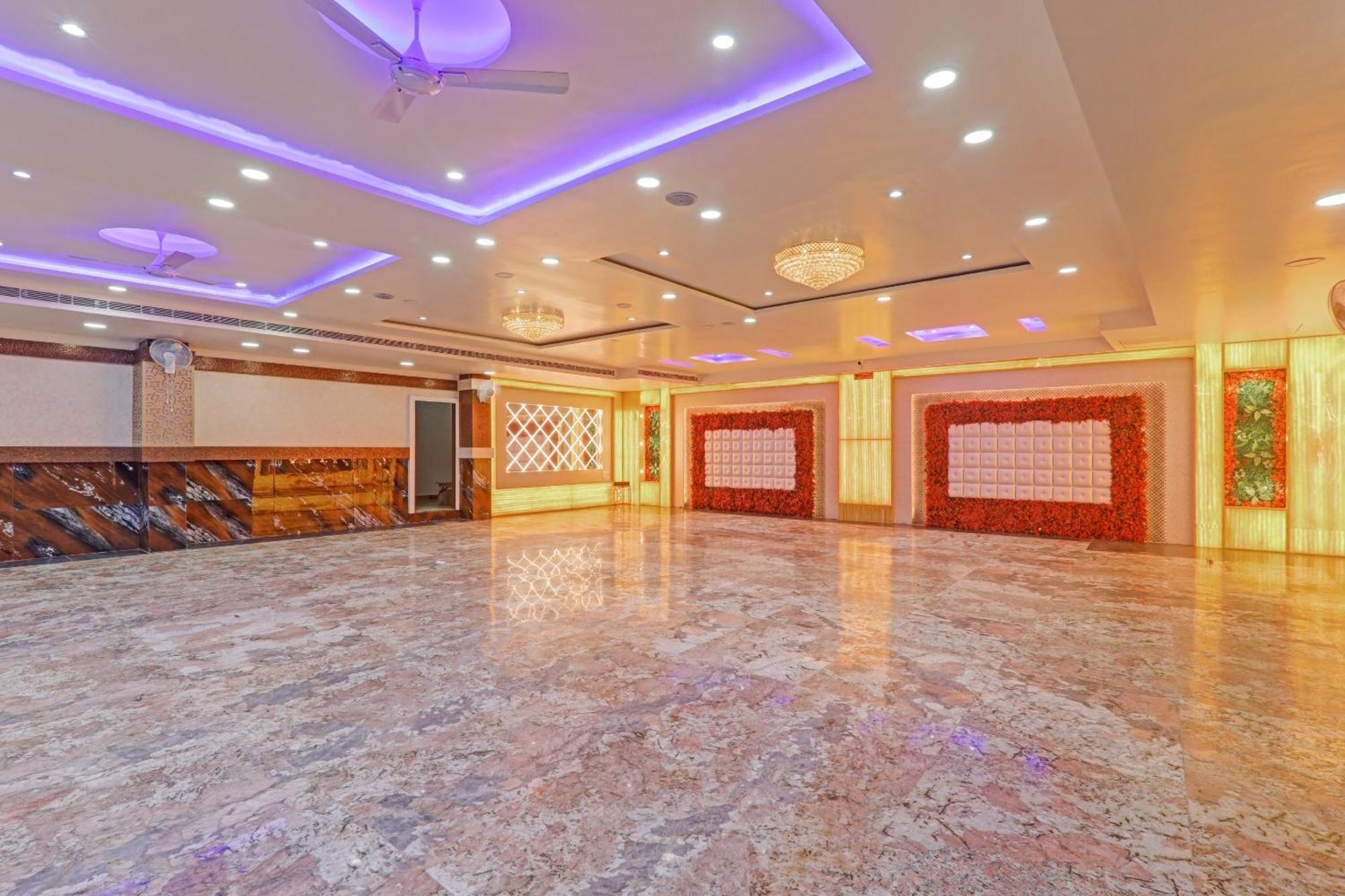Townhouse P.S.Palace Near Amausi Metro Station Lucknow Buitenkant foto