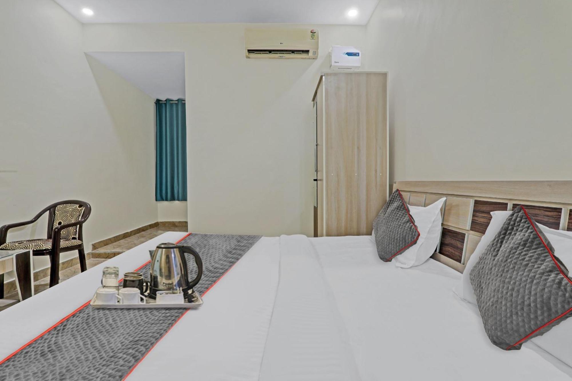 Townhouse P.S.Palace Near Amausi Metro Station Lucknow Buitenkant foto